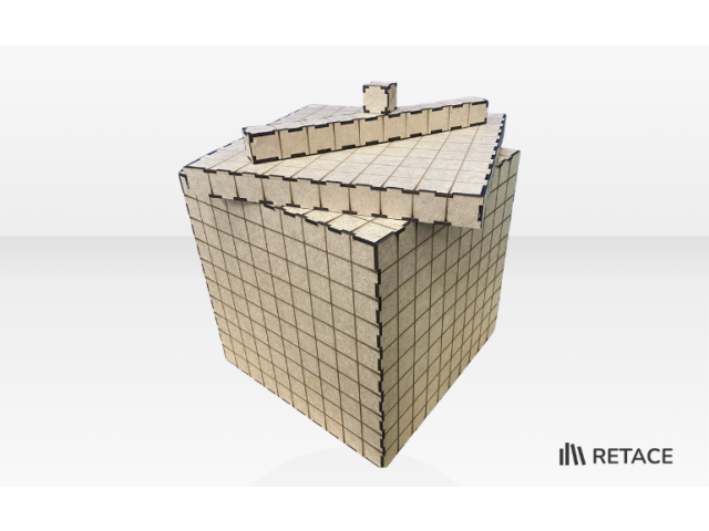 Quatro peças do material dourado ampliado (unidade, dezena, centena e milhar).